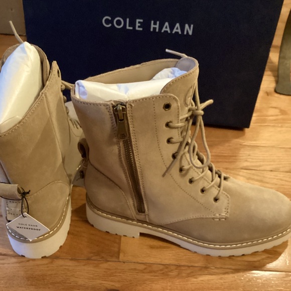 NWT COLE HAAN WATERPROOF SUEDE BOOTIE - Picture 15 of 16